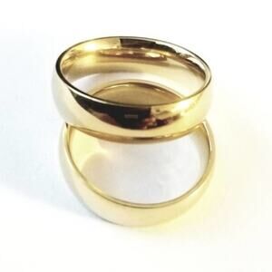 New stainless steel gold tone Shiny ring‎ size 6